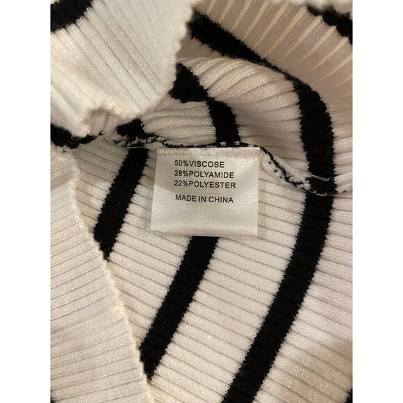 Zesica Sweater Size XL Fits Like Medium Cream Black Striped  Short Sleeve Casual - Picture 7 of 9